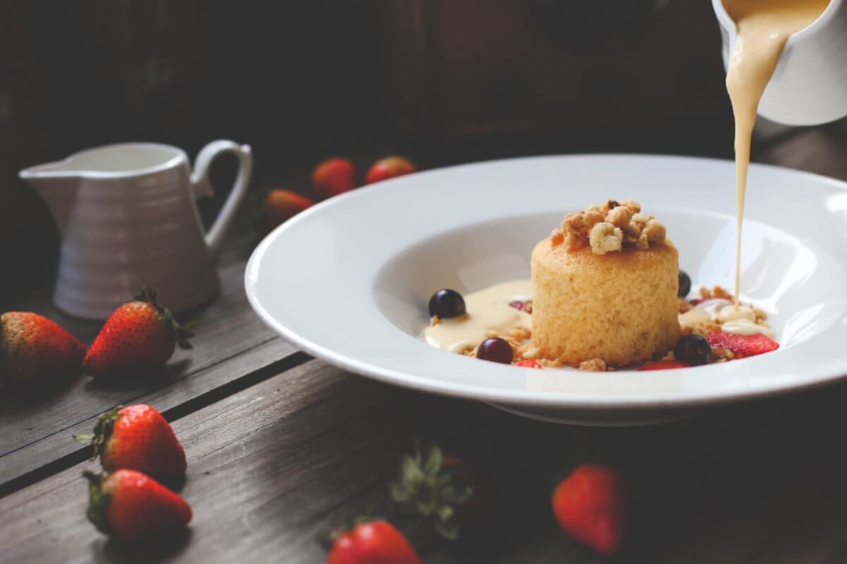 jagode, kolac, krem od vanile