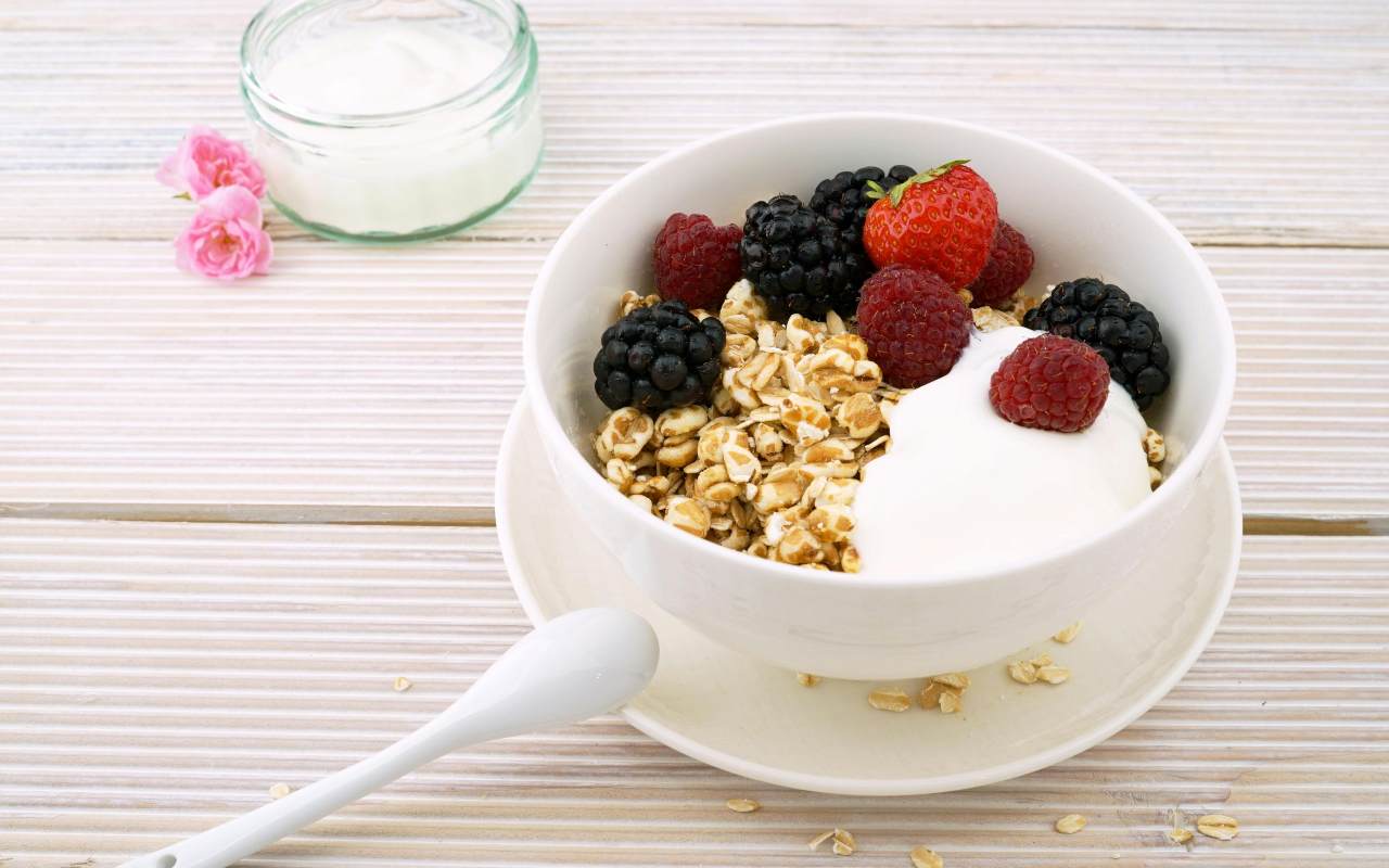 grcki-jogurt-i-sveze-voce