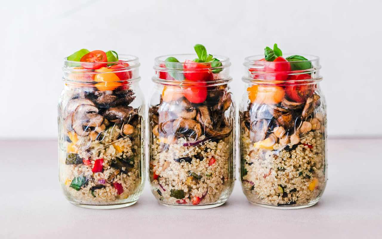 Spakovani obroci u staklenim teglama