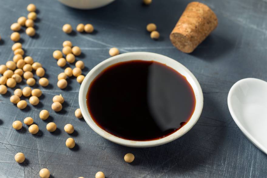 Mala činija sa tamati soja sosom